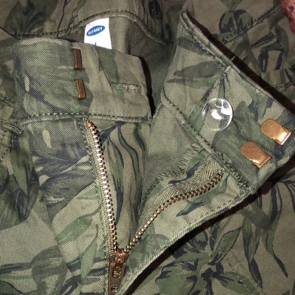 New Women’s Old Navy Adorable Shorts - Picture 2 of 5